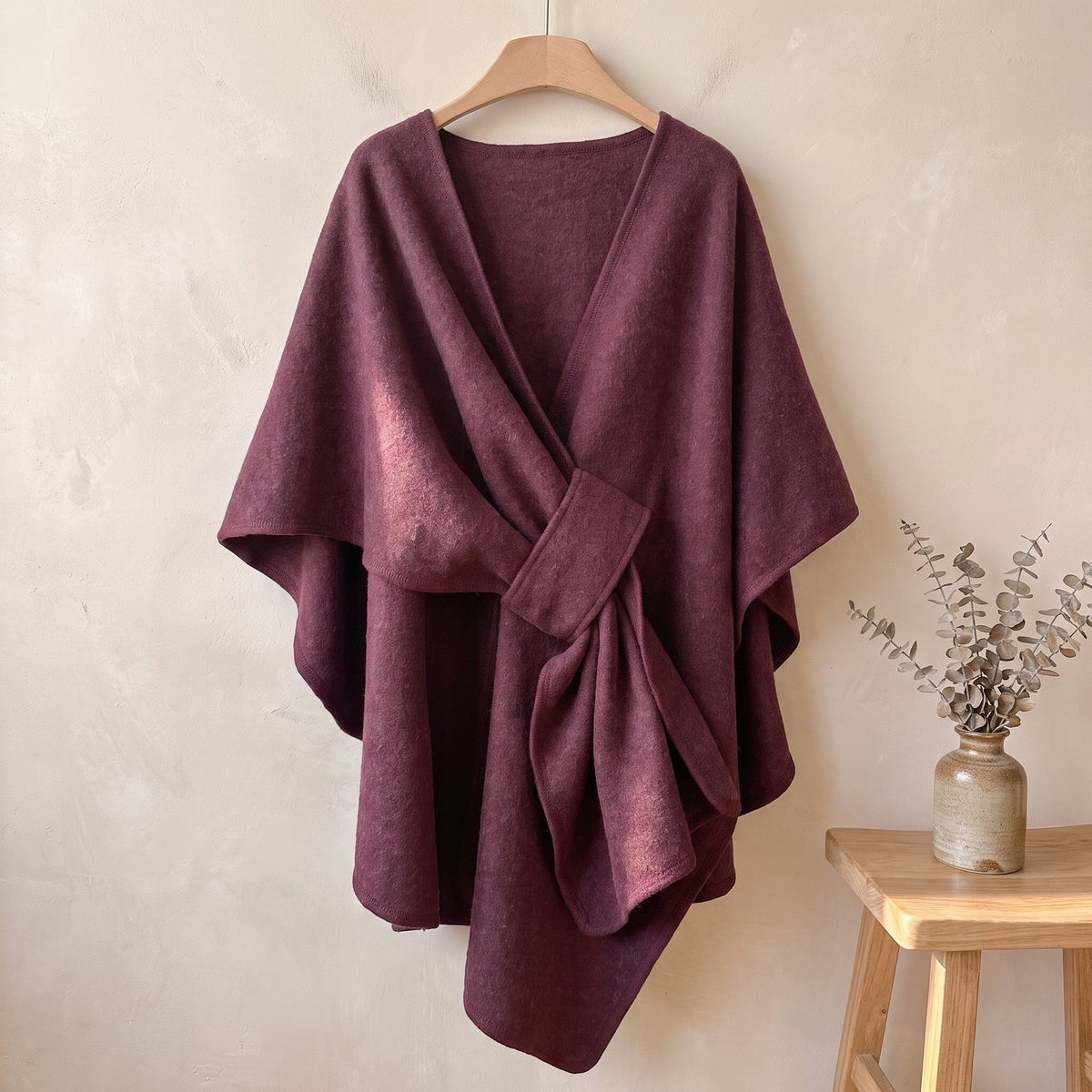 Das Elegante Cape – Strick-Cape in Bordeaux