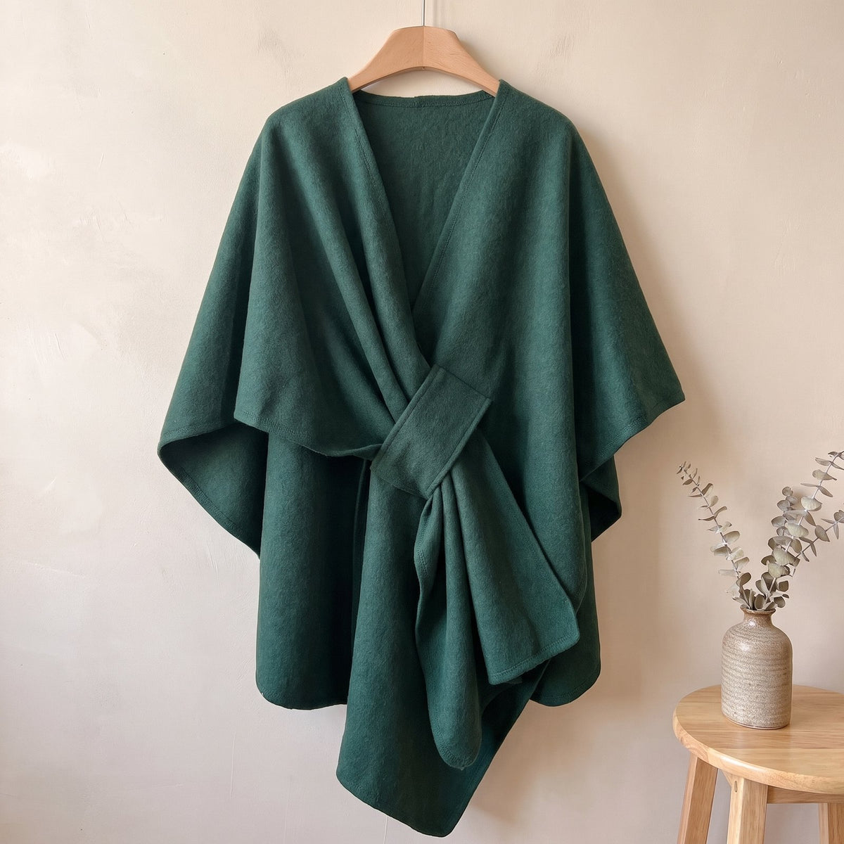 Das Elegante Cape – Strick-Cape in Tannengrün